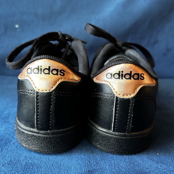 Adidas size 6.5 gold and black sneakers - Picture 5 of 6